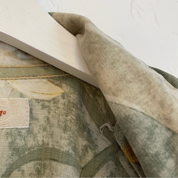 Tommy Bahama Floral Tan Hawaiian Shirt - Picture 8 of 9